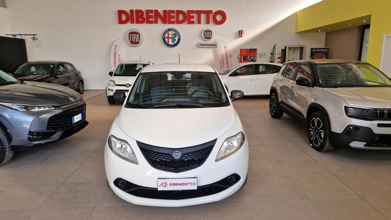 Lancia Ypsilon 1.0 FireFly 5 porte S&S Hybrid Silver