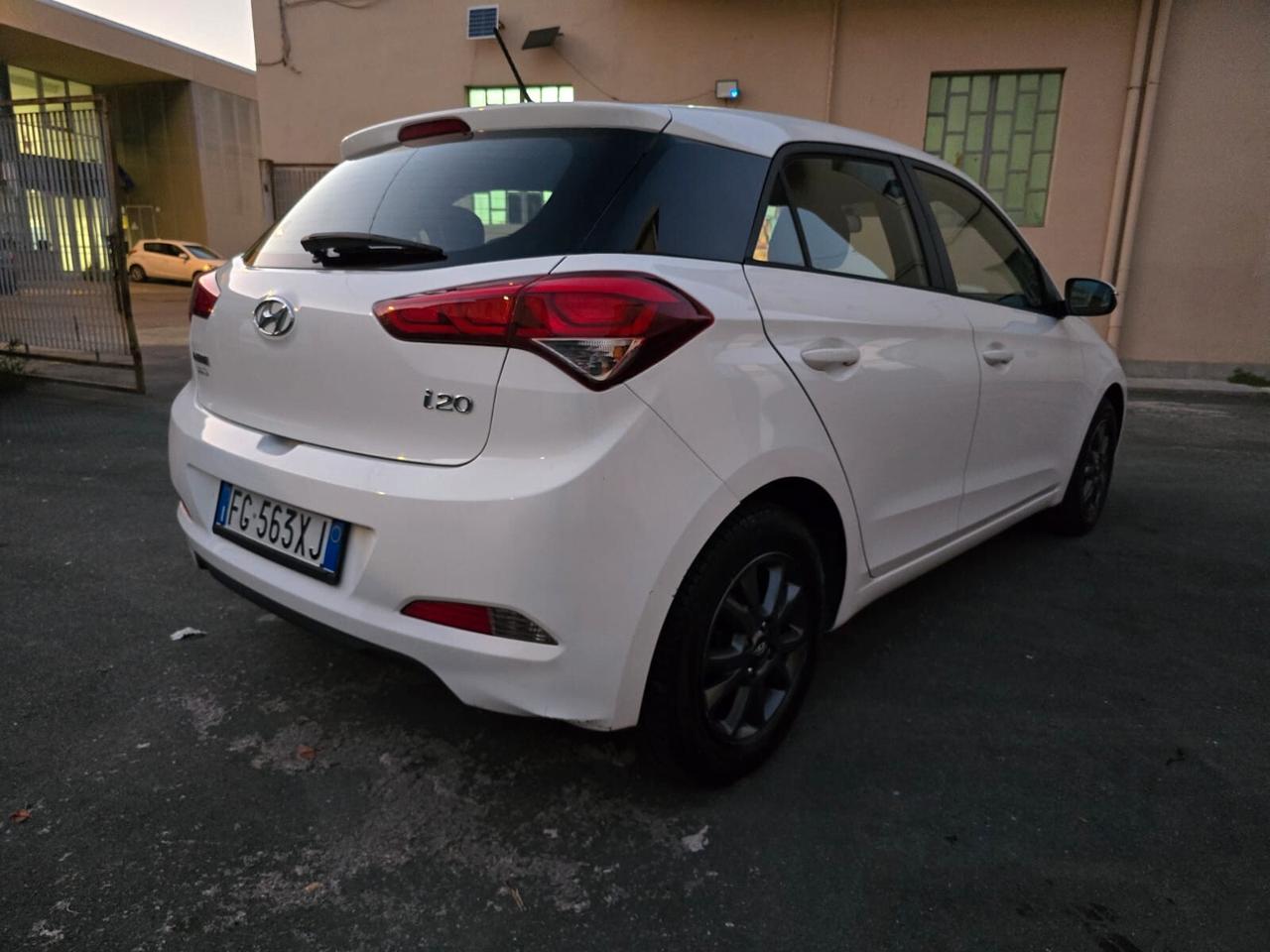 Hyundai i20 1.2 84 CV 5 porte Comfort unico proprietario garanzia 12 mesi accetto permute