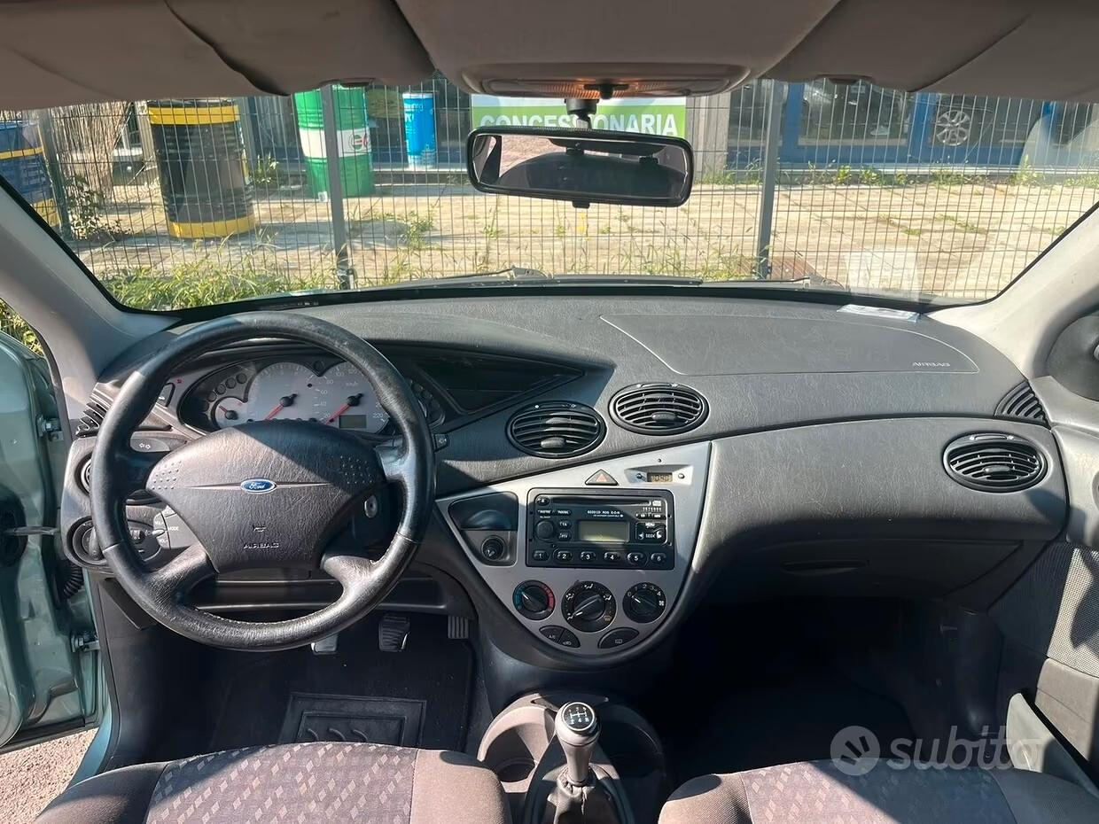 Ford Focus 1.4i 16V cat 5p. Ambiente