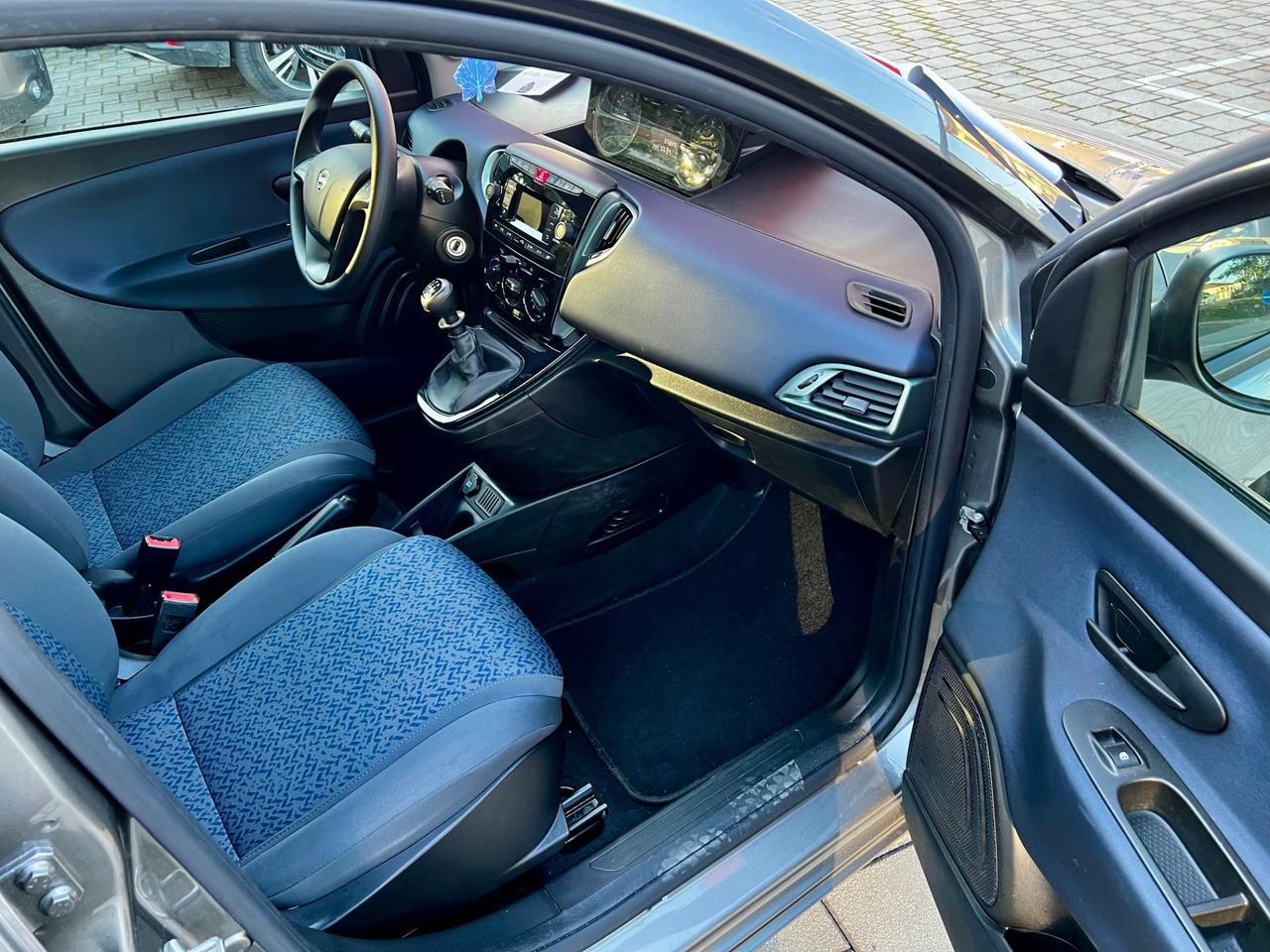 Lancia Ypsilon 1.0 FireFly 5 porte S&S Hybrid Oro