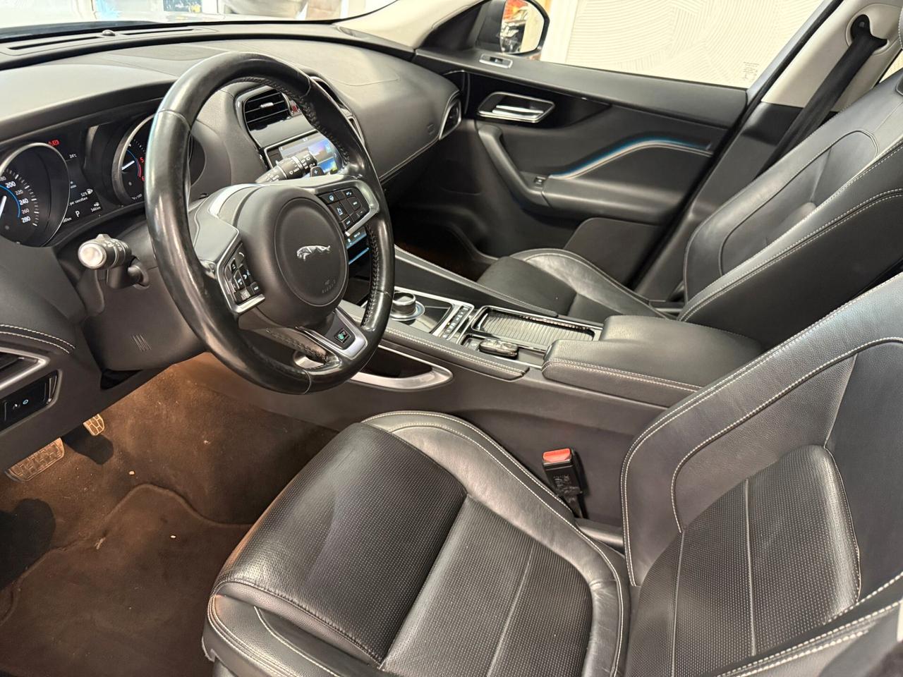 Jaguar F-Pace 2.0 D 180 CV AWD Portfolio