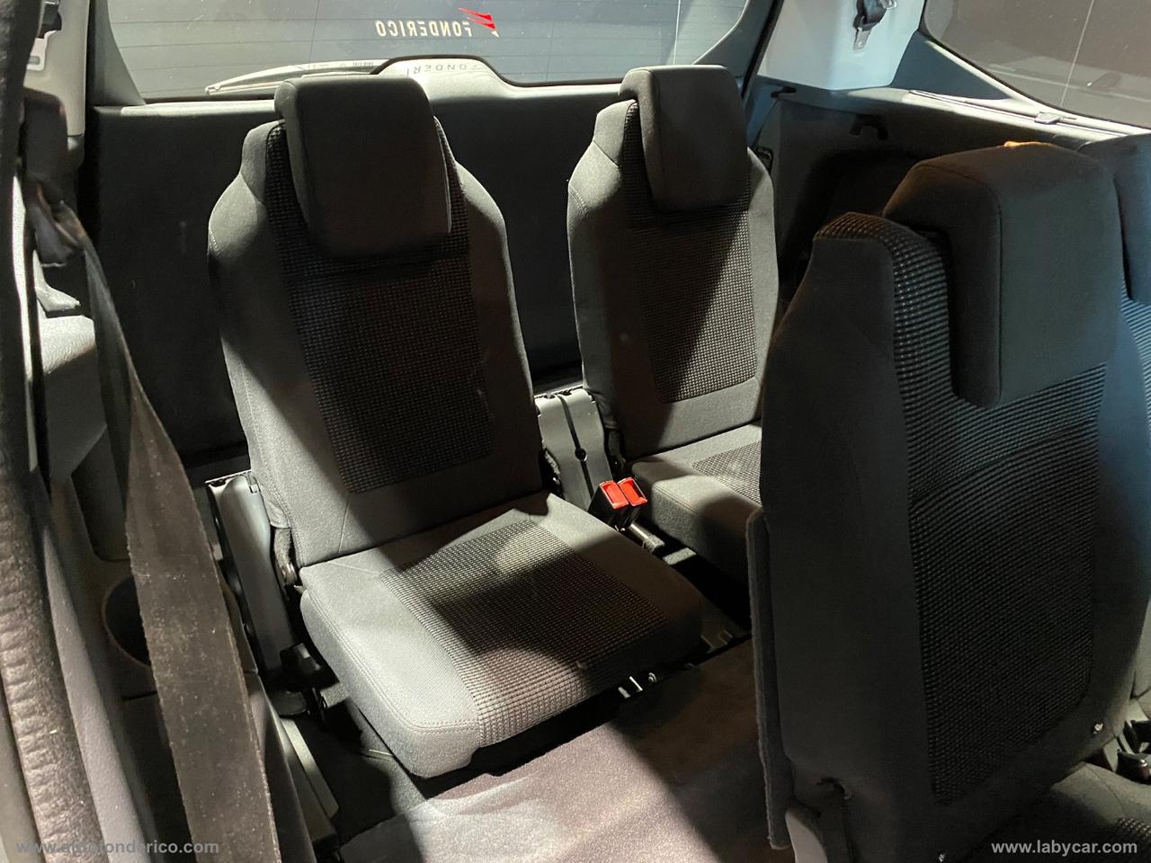 PEUGEOT 5008 1.6 HDi 115 CV Business