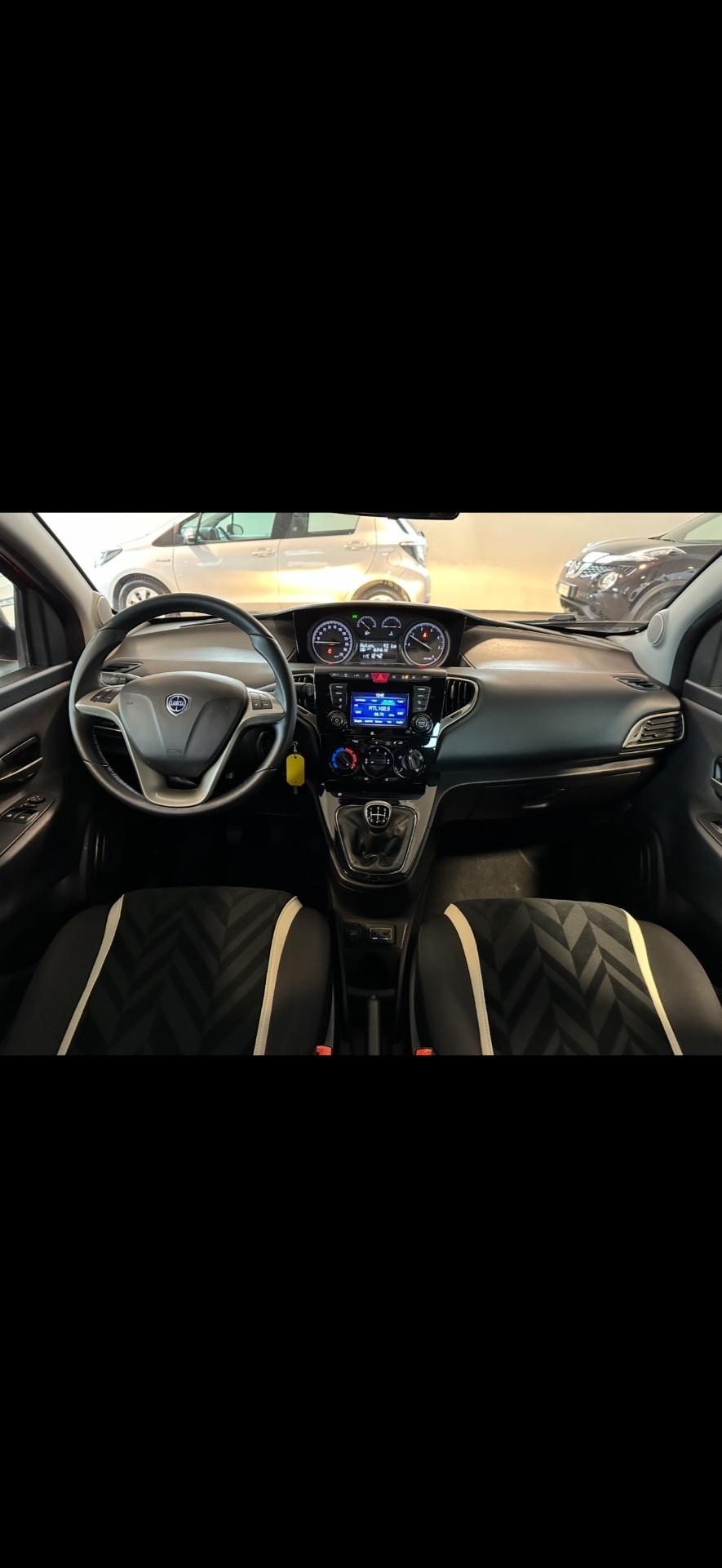 Lancia Ypsilon 1.3 MJT 16V 80 CV 5 porte S&S Platinum