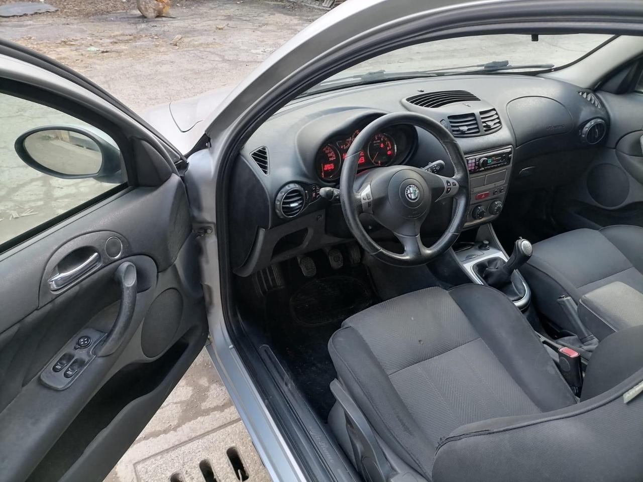 Alfa Romeo 147 1.6 16V TS (105) 3 porte Black Line