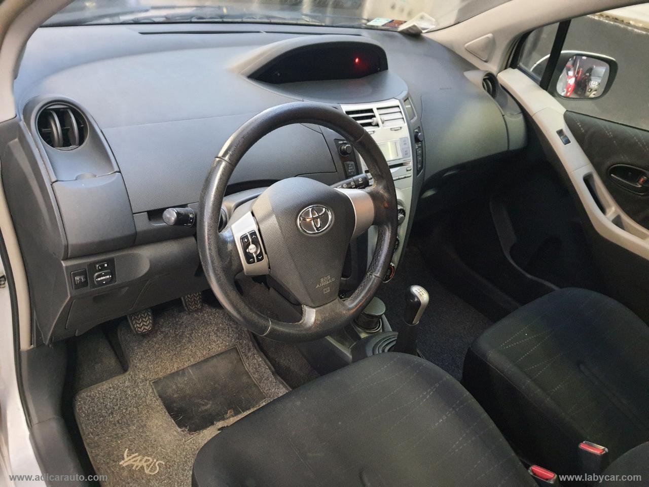 TOYOTA Yaris 1.0 5p. Sol