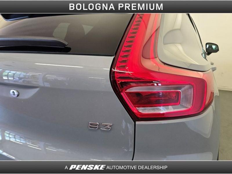 Volvo XC40 B3 automatico Plus Dark