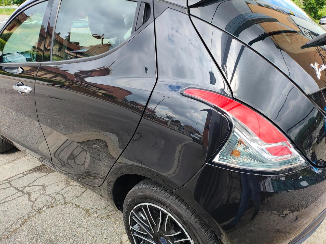 LANCIA YPSILON 1.0 HYBRID -2023