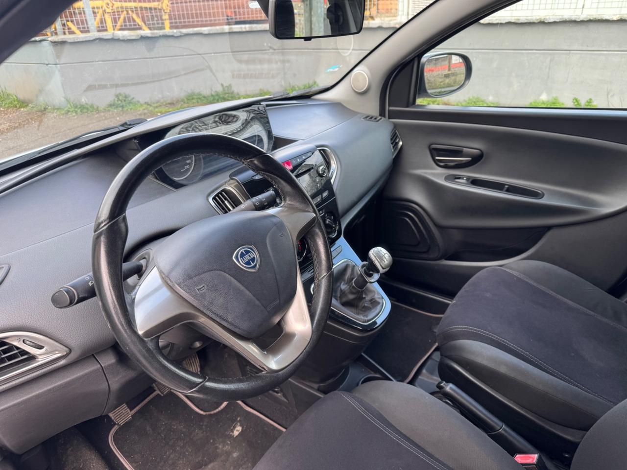 Lancia Ypsilon 1.2 69 CV 5 porte GPL Ecochic Silver