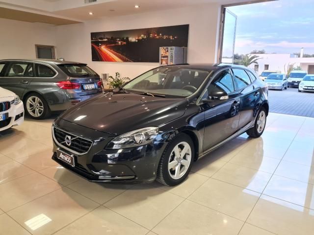 VOLVO - V40 - 1.6 D2 Berlina Momentum Solo 110.000km