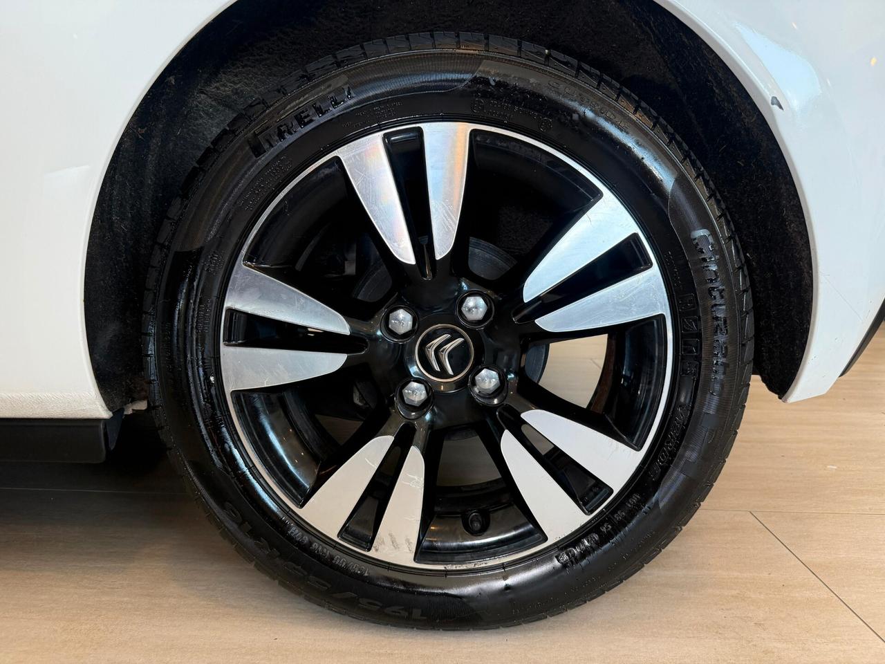 Ds DS3 3 1.2 VTi 82 Just Black