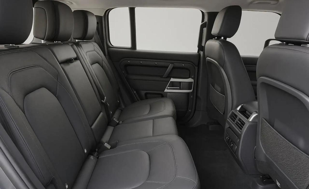 Land Rover Defender 110 3.0D I6 200 CV AWD Auto SE