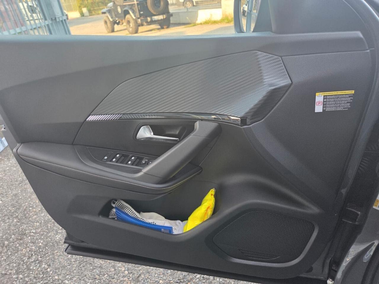 Peugeot 2008 HYBRID ALLURE 145 CV KM/0 NESSUN OBBLIGO FINANZIARIO!!