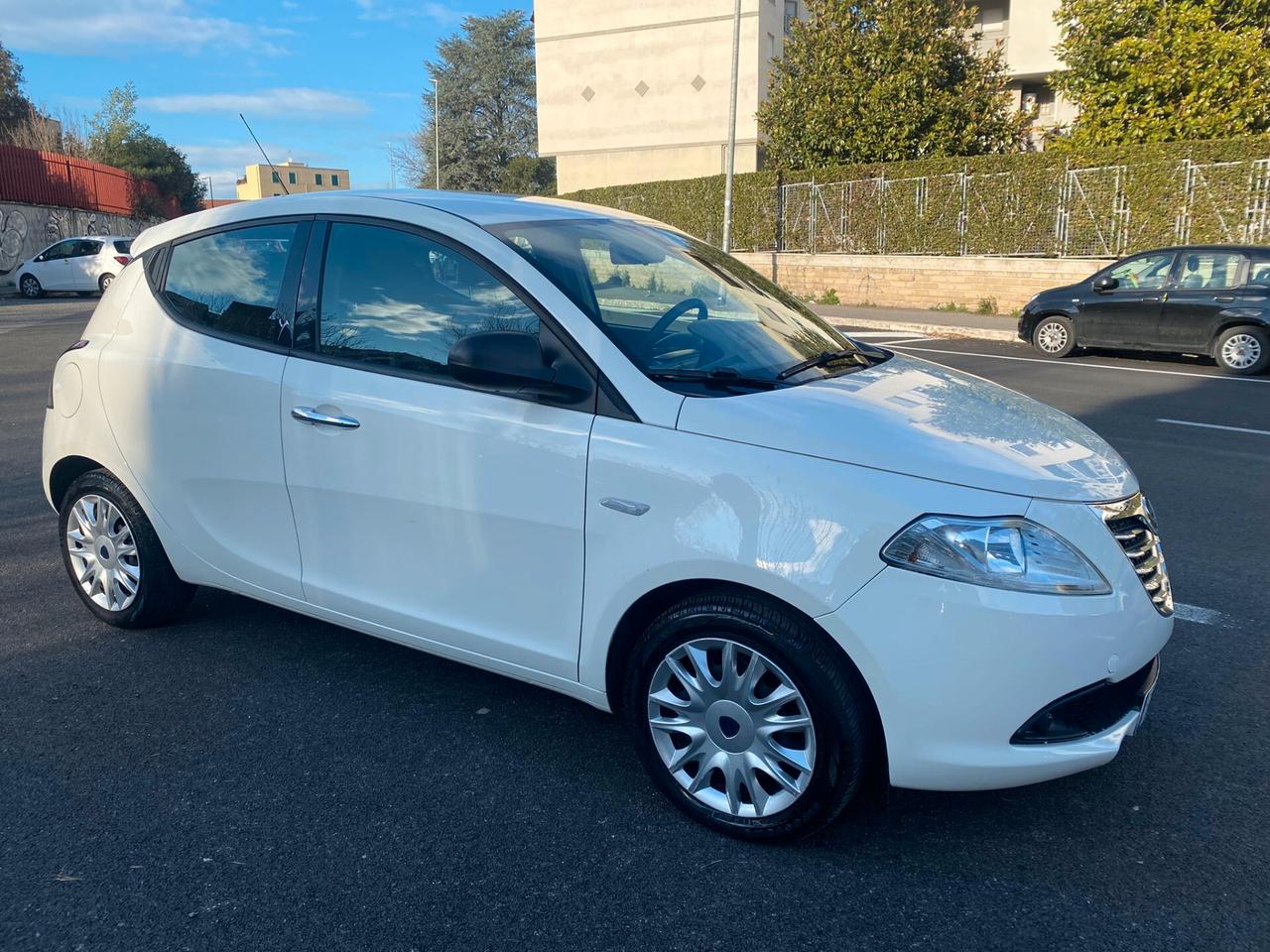 Lancia Ypsilon 1.2 Elefantino x neopatentati