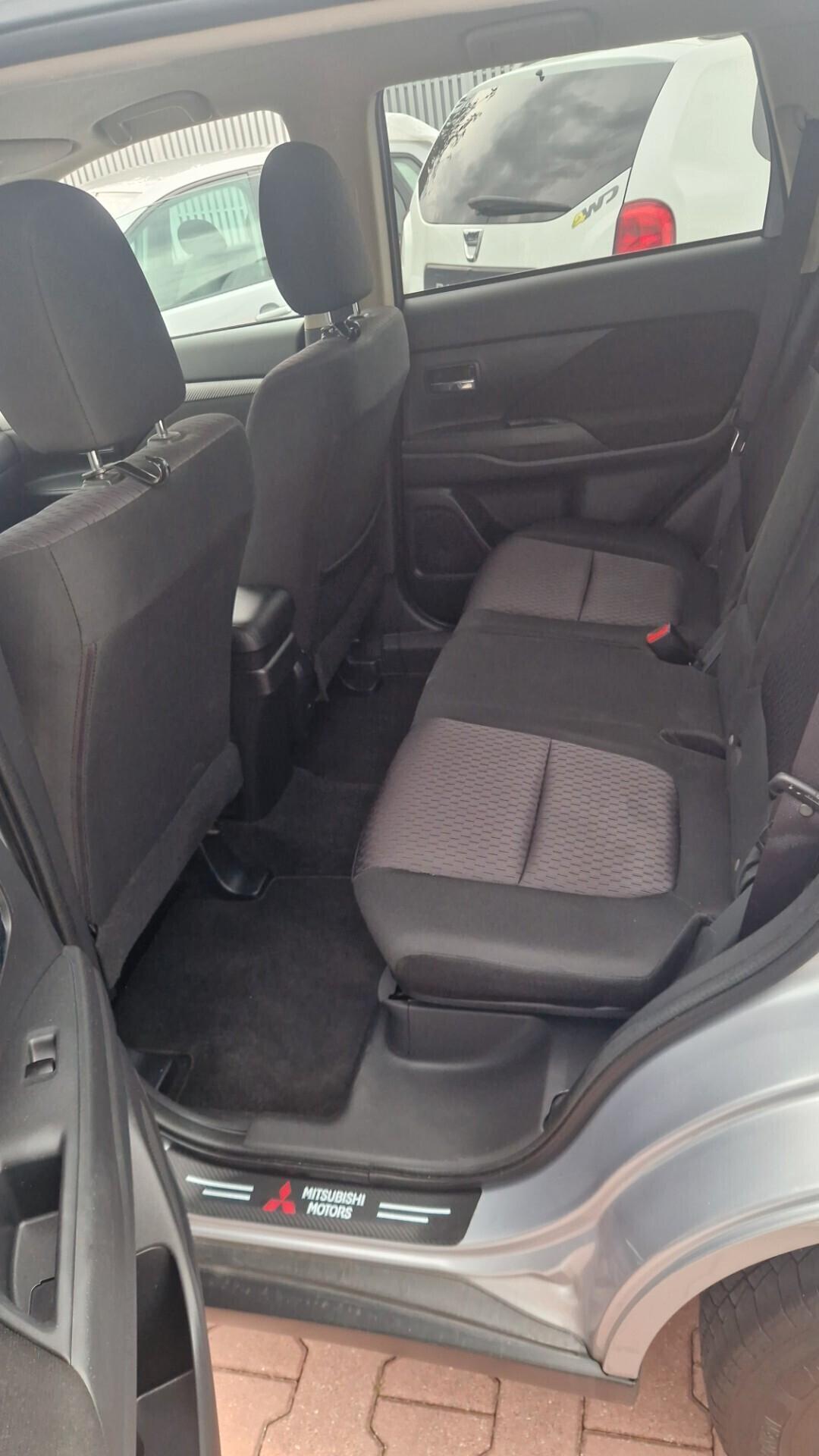 Mitsubishi Outlander 2.2 DI-D 4x4 full automatico