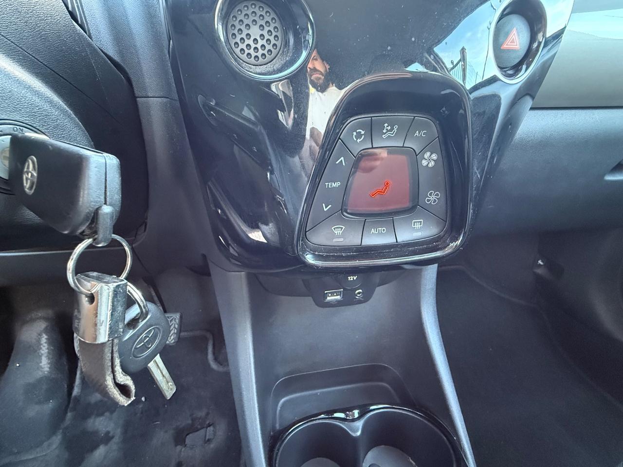 Toyota Aygo 1.0 VVT-i 69 CV 5 porte x-play