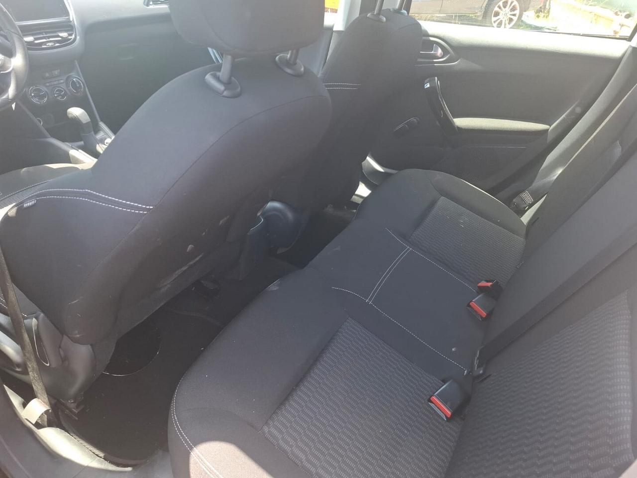 PEUGEOT 208 BLACKLINE VA IN MOTO SINISTRATA