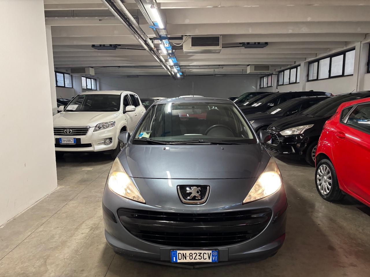 Peugeot 207 1.4 HDi 70CV OK NEOPATENTATI