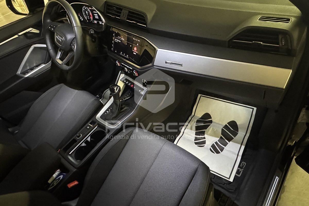 AUDI Q3 35 TDI S tronic Identity Black