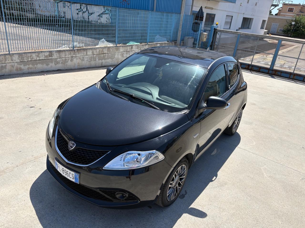 Lancia Ypsilon 1.2 69 CV 5 porte GPL Ecochic Silver