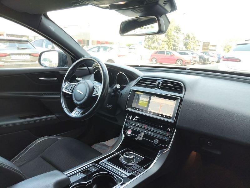 Jaguar XE 2.0 D Turbo 180CV AWD aut. R-Sport