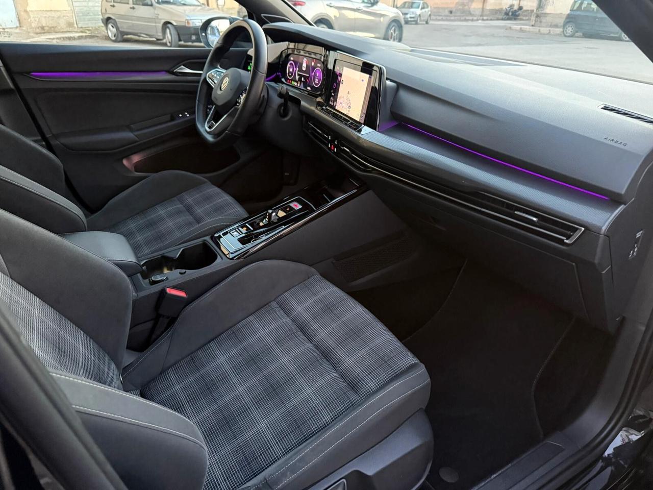 Volkswagen Golf 8 GTD 2.0 TDI 200cv DSG