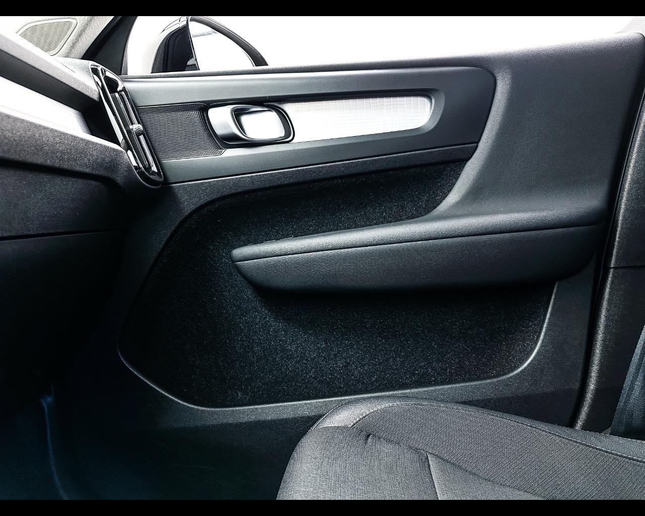 VOLVO XC40 (2017-->) - XC40 T3 Geartronic Business