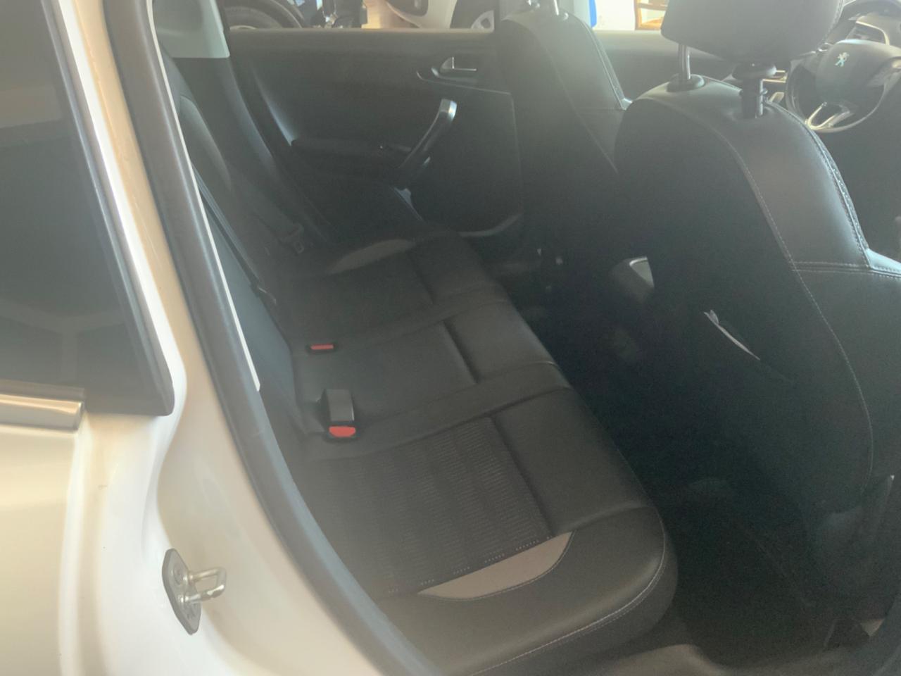 Peugeot 2008 BlueHDi 120 S&S Allure
