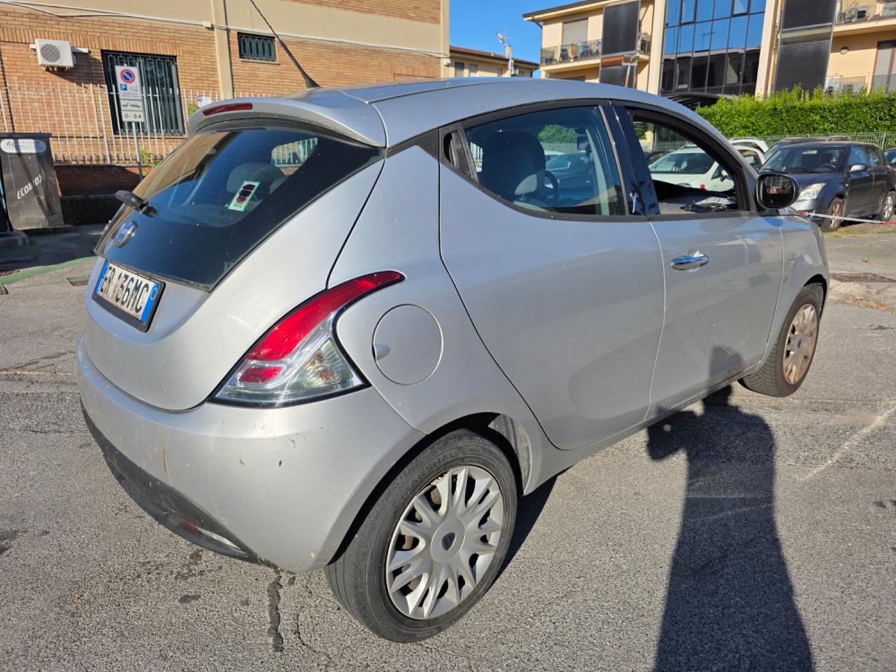 Lancia Ypsilon 1.2 69 CV Unyca