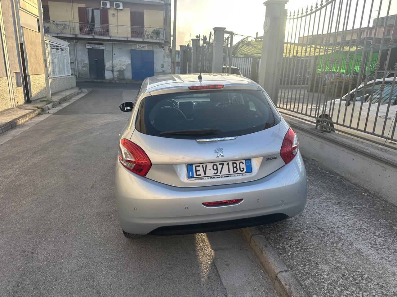 Peugeot 208 1.4 HDi 68 CV Allure 2014