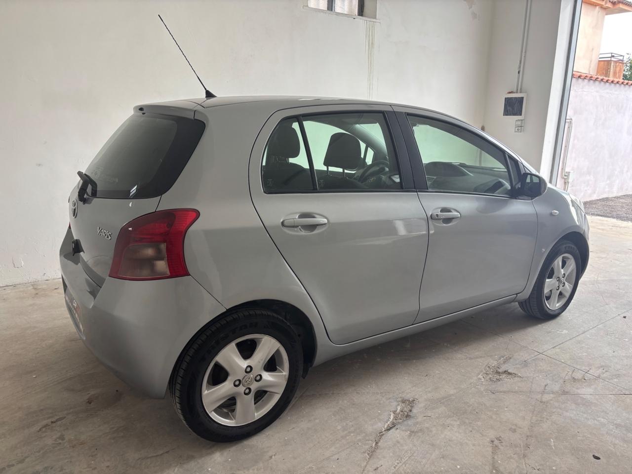 Toyota Yaris 1.0 5 porte