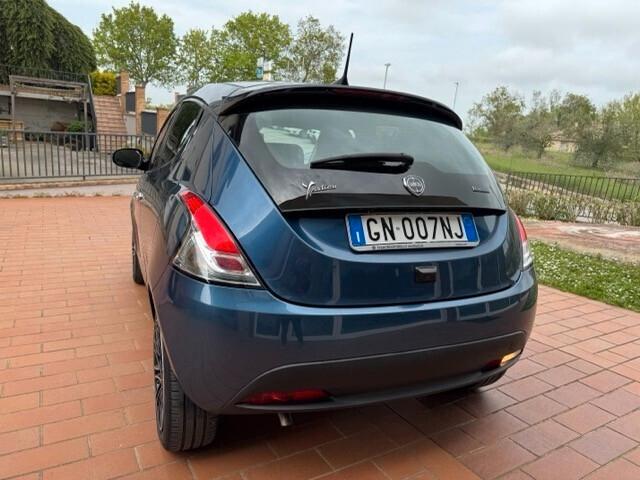 Lancia Ypsilon Hybrid by Alberta Ferretti soli 35000 km. telecamera post.