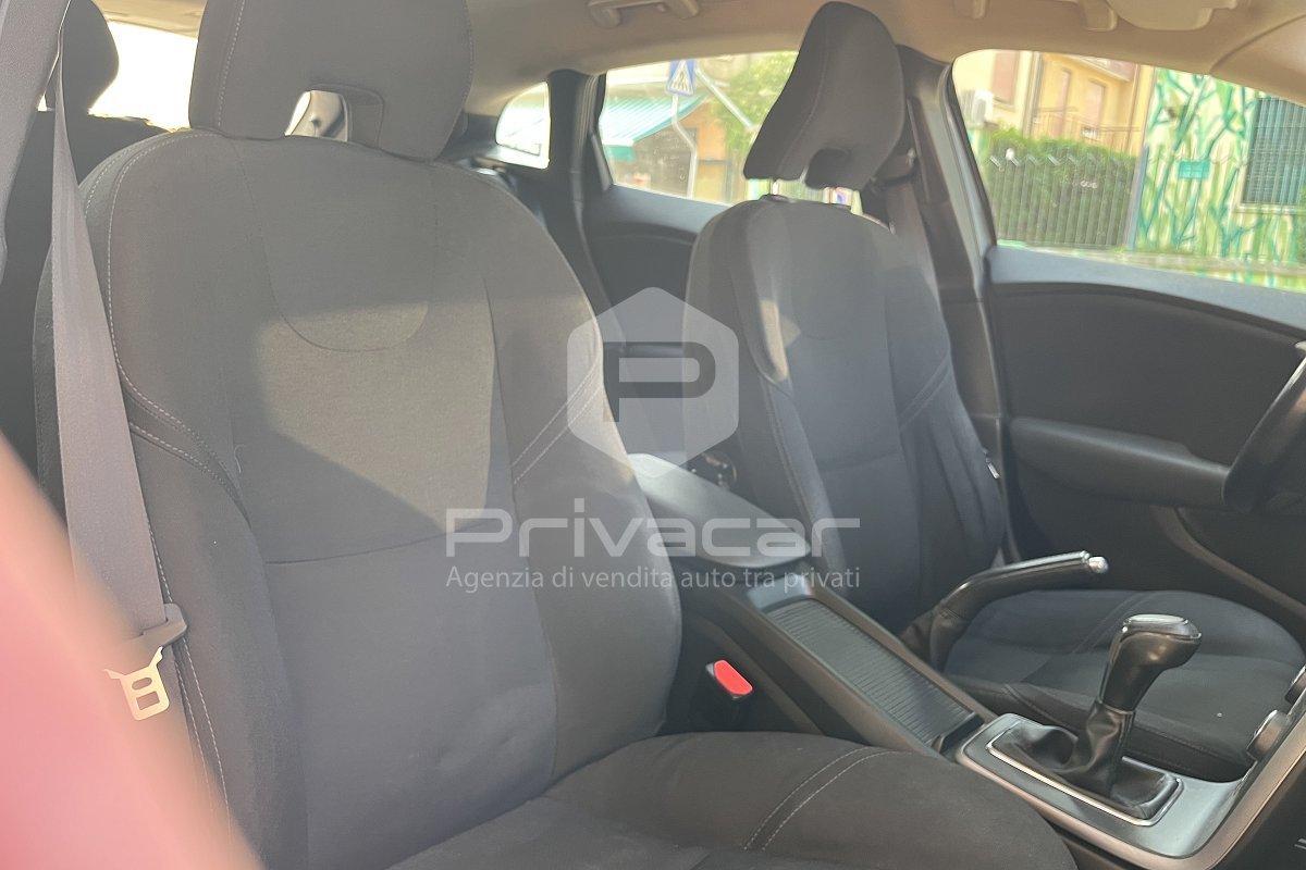 VOLVO V40 D2 1.6 R-design Momentum