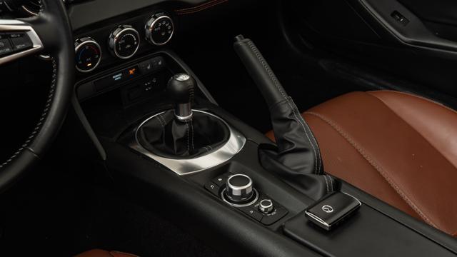 MAZDA MX-5 2.0L Skyactiv-G Kazari