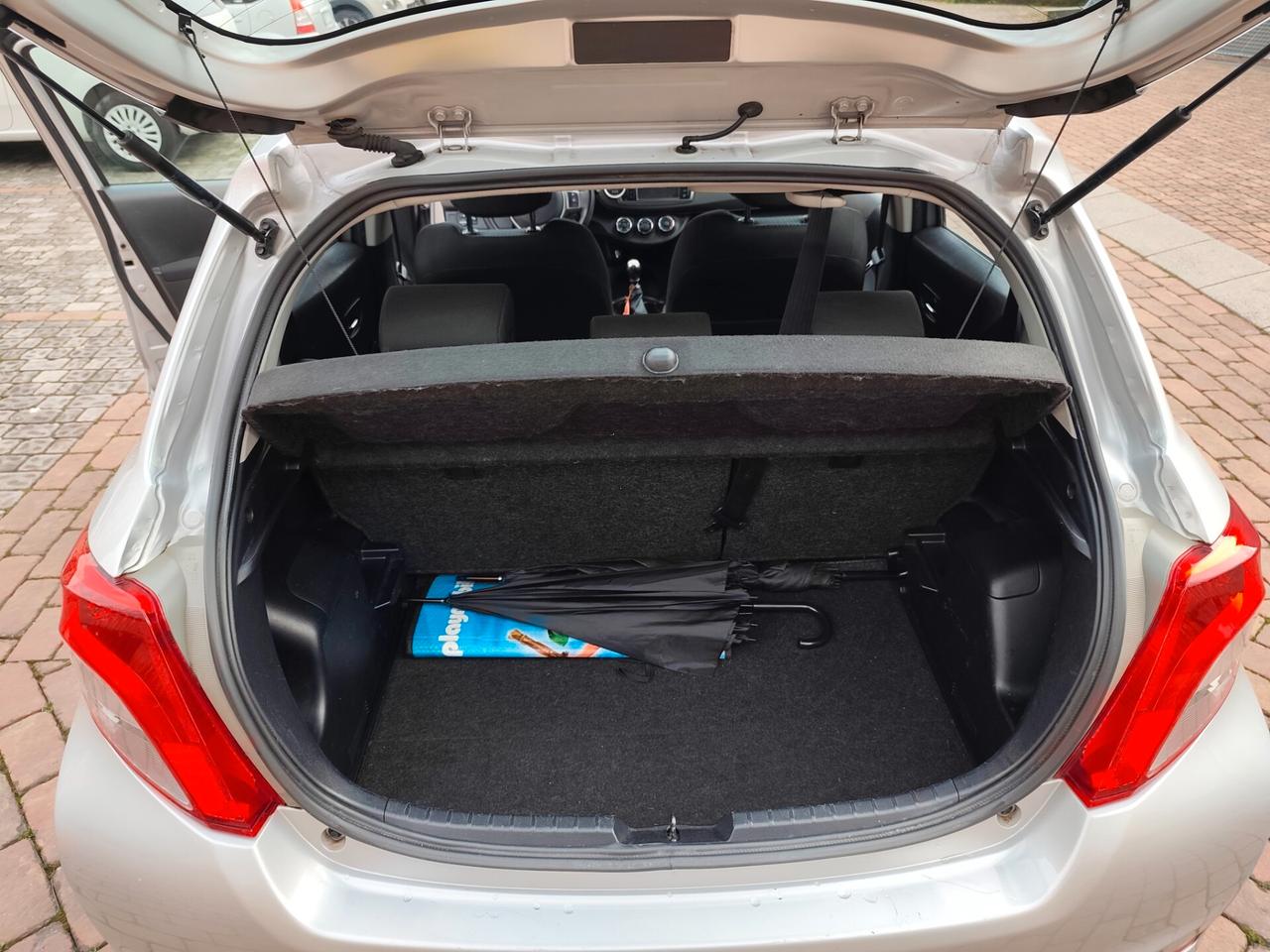 Toyota Yaris 1.4 D 5 porte 1 proprietario neopatentati