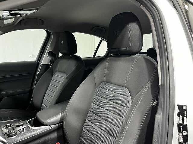 Alfa Romeo Giulia 2.0 Turbo 200 CV AT8 Business