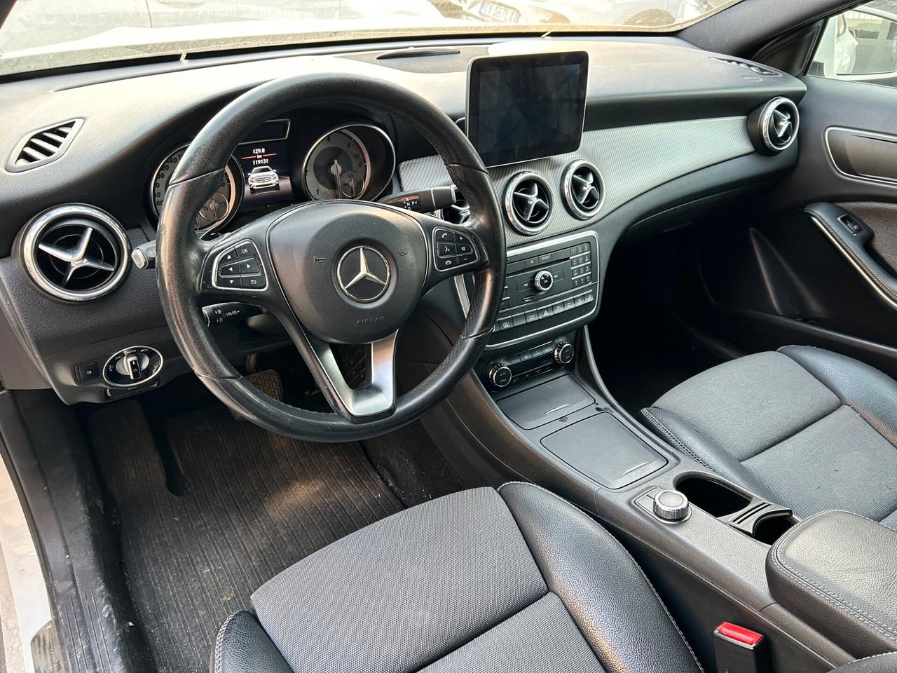 MERCEDES GLA 200 2.0 Diesel 136cv 4MATIC - 2016