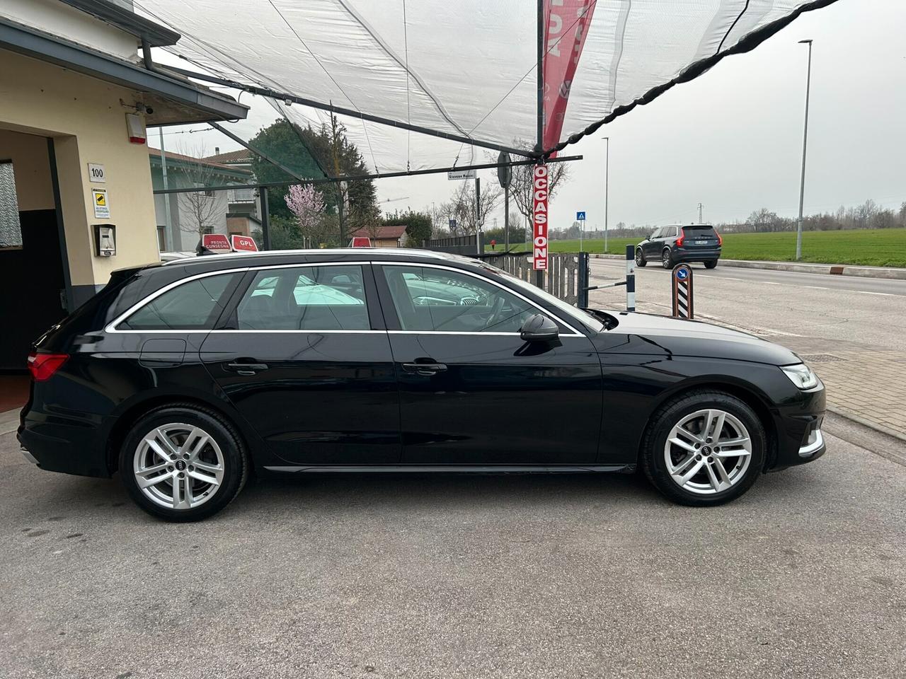 AUDI A4 Avant 30 2.0TDI 136CV S-Tronic Business