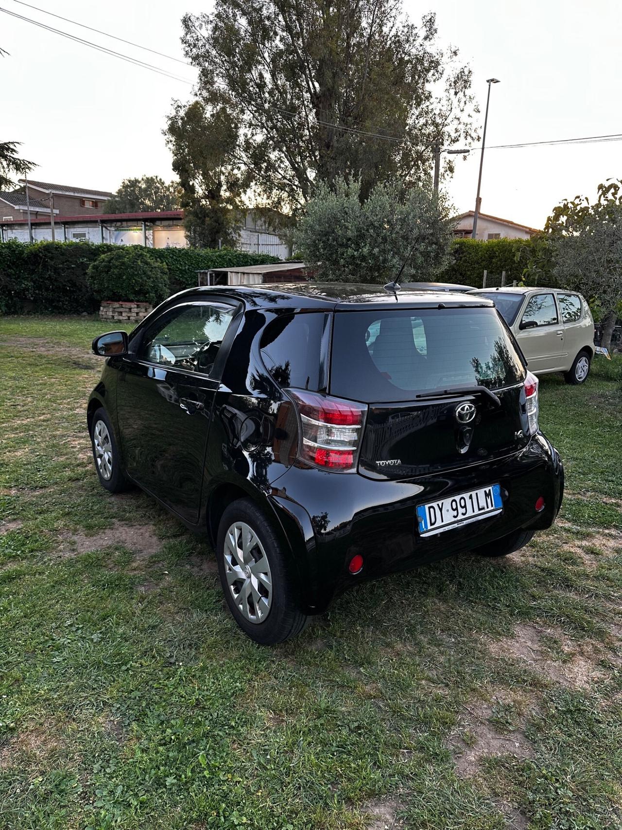 Toyota iQ 1.0 Multidrive Versione Lancio nero perlato !