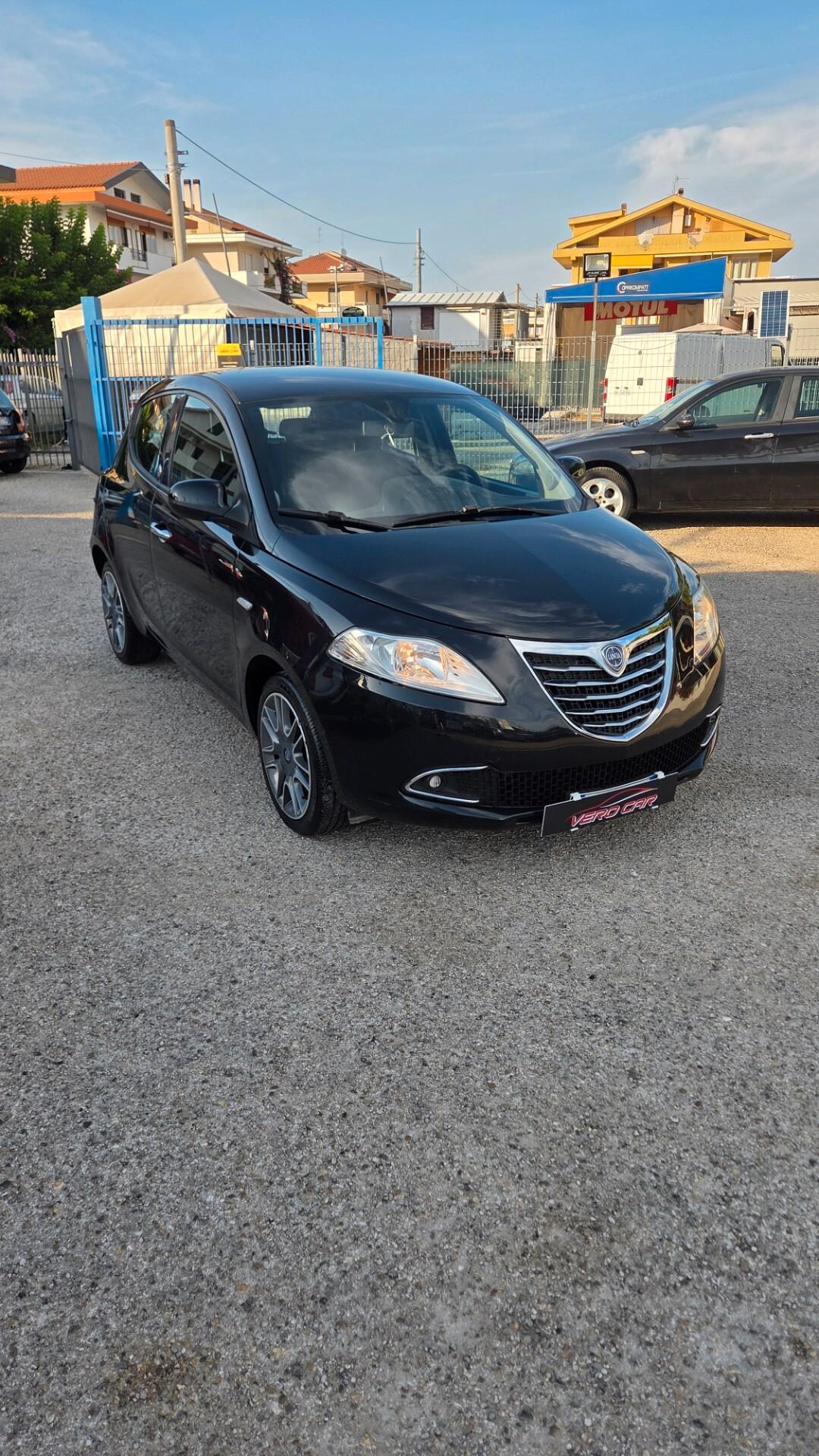 Lancia Ypsilon 1.2 69 CV 5 porte GPL Ecochic Platinum