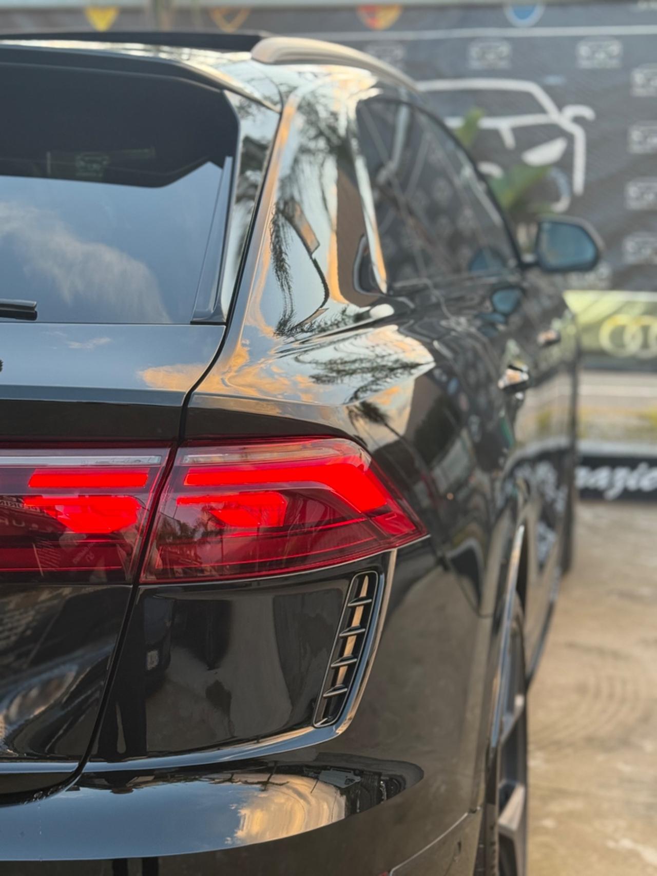 Audi Q8 RS TFSI V8 quattro tiptronic Performance