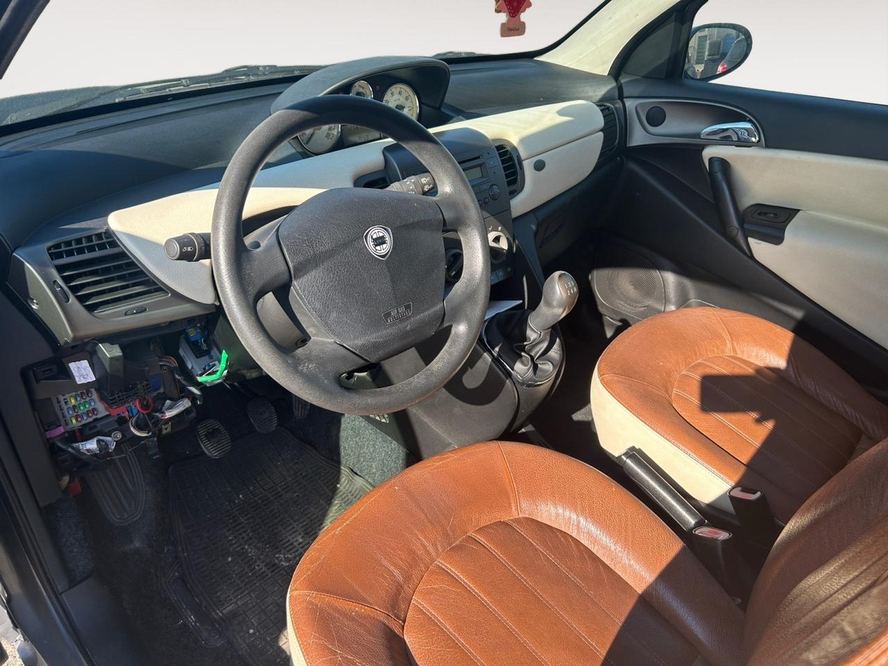 Lancia Ypsilon 1.3 MJT 75 CV Platino