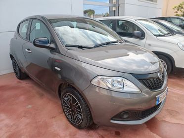 Lancia Ypsilon 1.0 FireFly 5 porte S&S Hybrid Silver