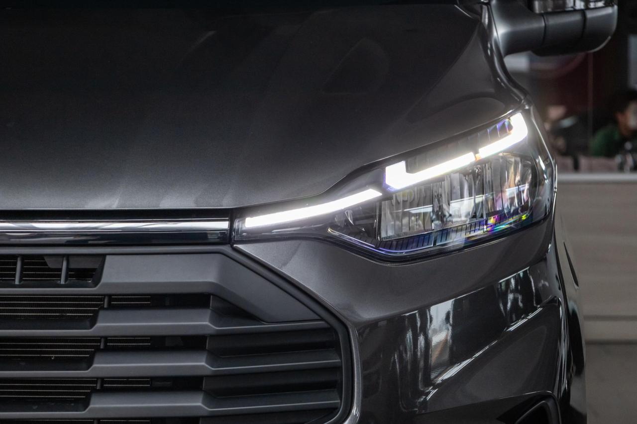 FORD Transit Custom V710 320 2.0 ecoblue 150cv combi M1 Titanium L1H1