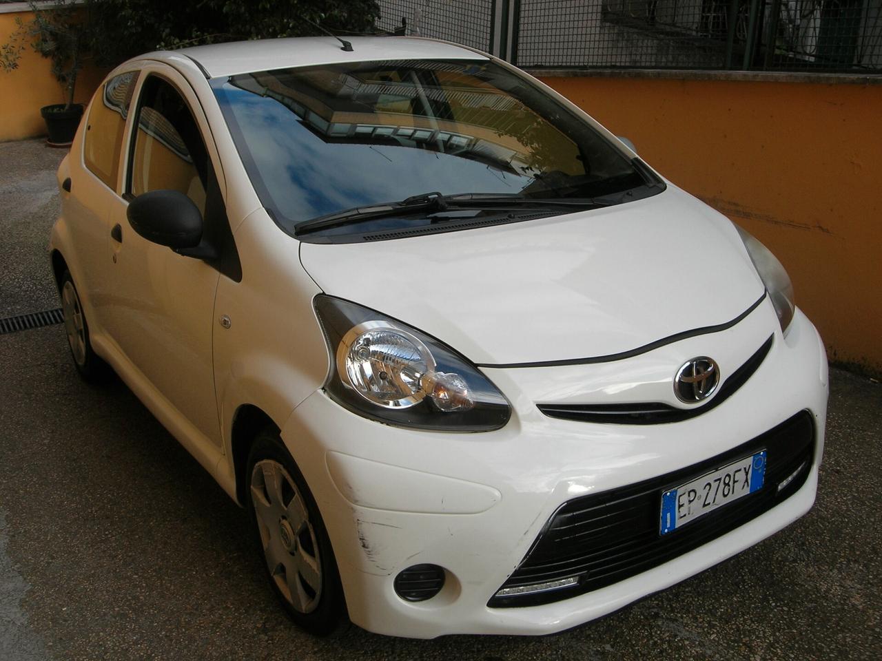 Toyota Aygo 1.0 12V VVT-i 5 porte Active Connect