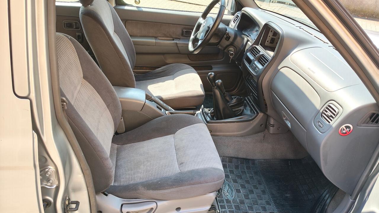 Nissan Navara Double Cab 2.5 td 133cv