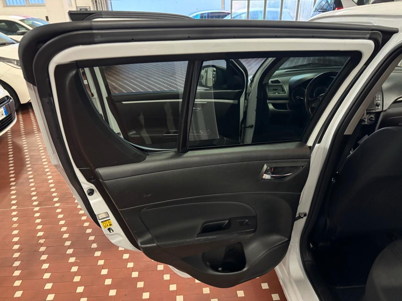 Suzuki Swift 1.2 VVT 5 porte B-Cool - IDEALE PER NEOPATENTATI