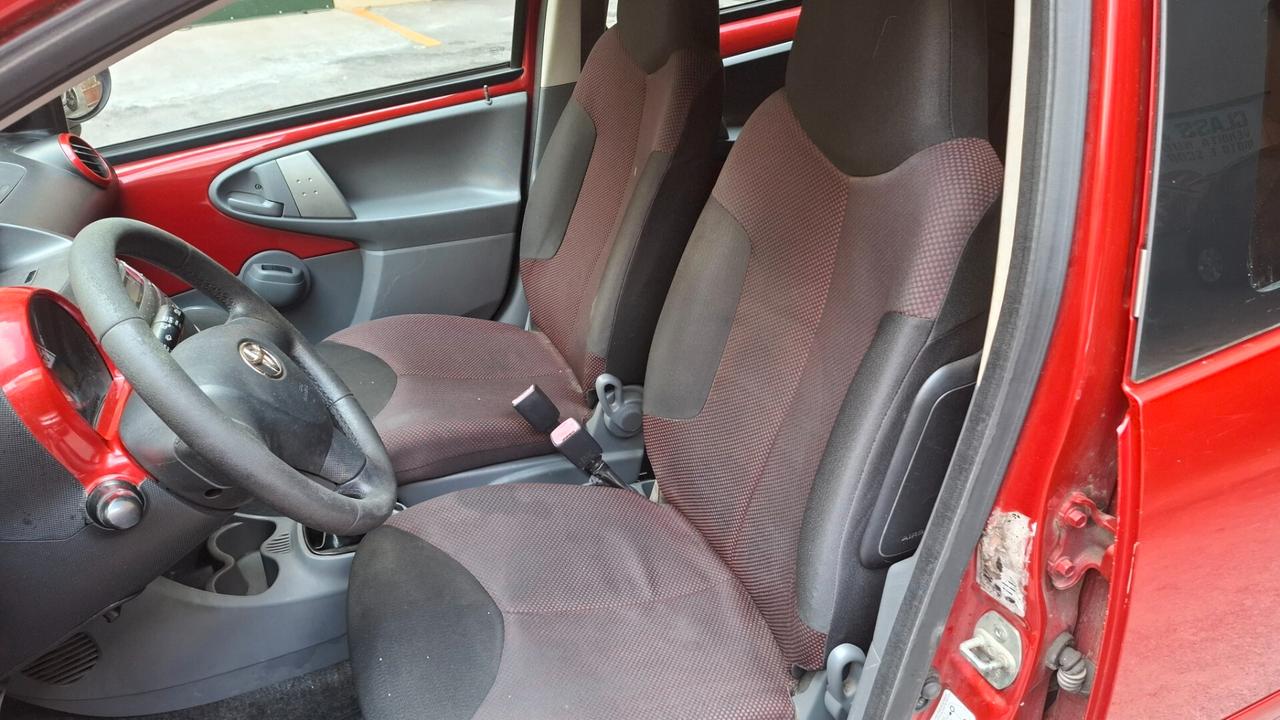 Toyota Aygo 1.0 12V VVT-i 5 porte Now Red Edition