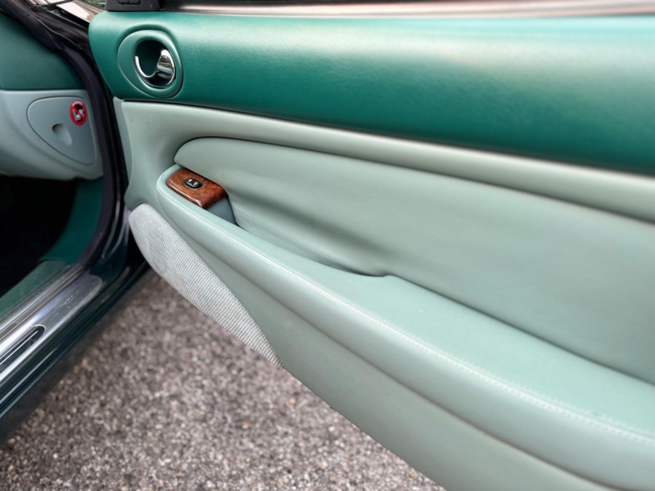 Jaguar XK8 - 4.0 V8 - Verde su Verde