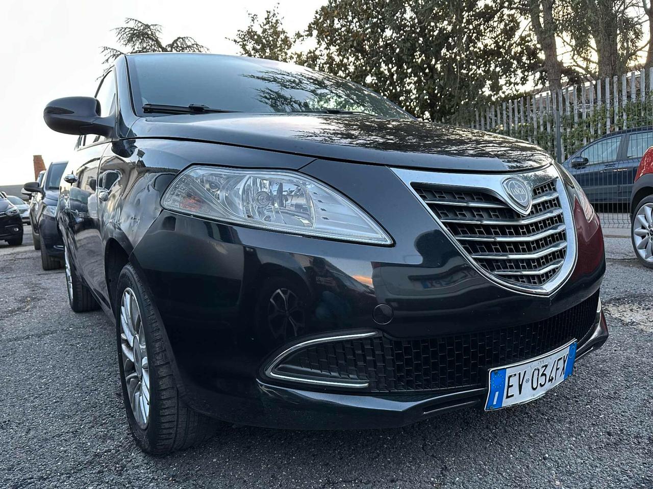 Lancia Ypsilon 1.2 69 CV 5 porte S&S Silver