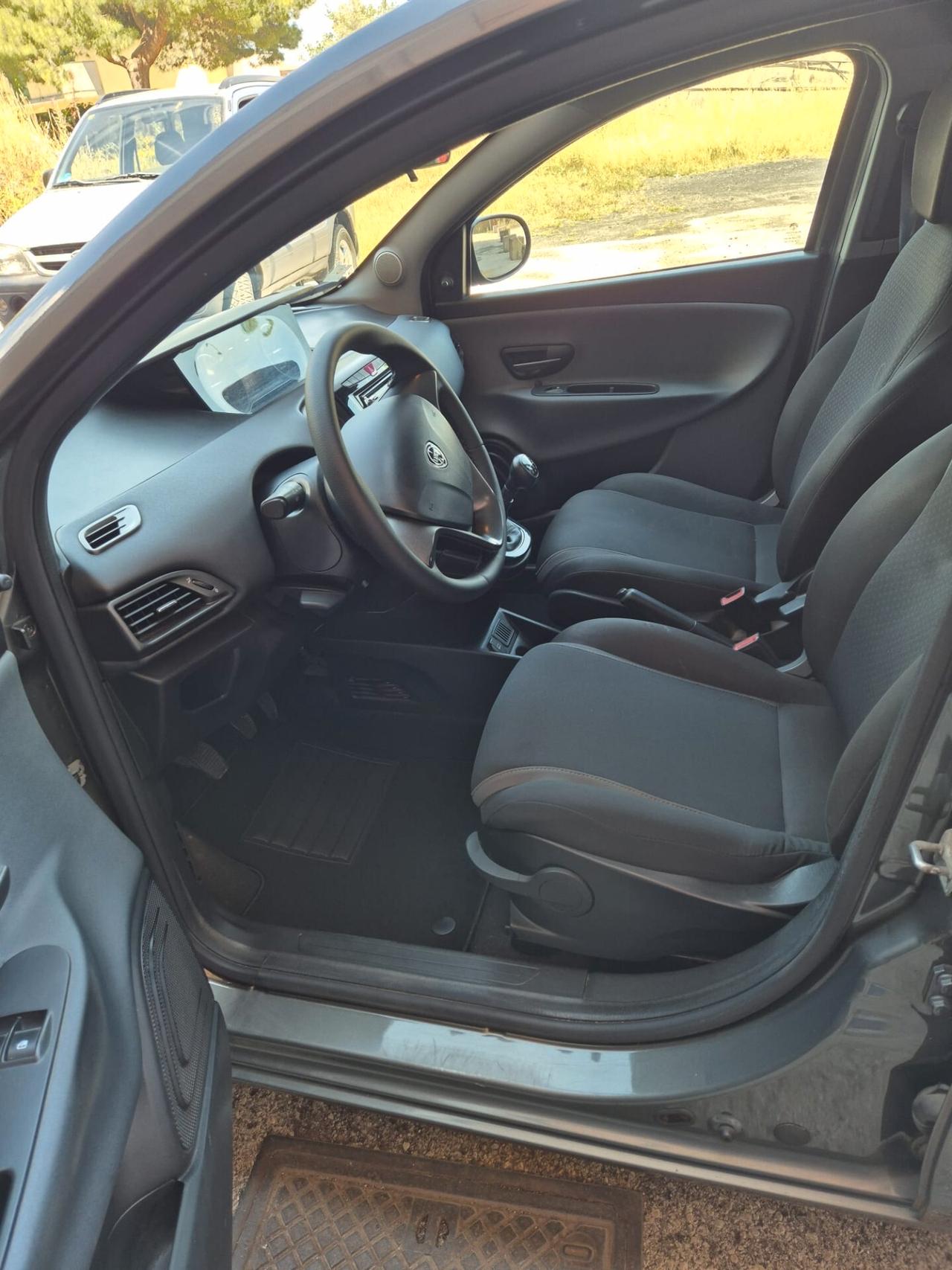 Lancia Ypsilon 1.3 MJT 95 CV 5 porte 2016